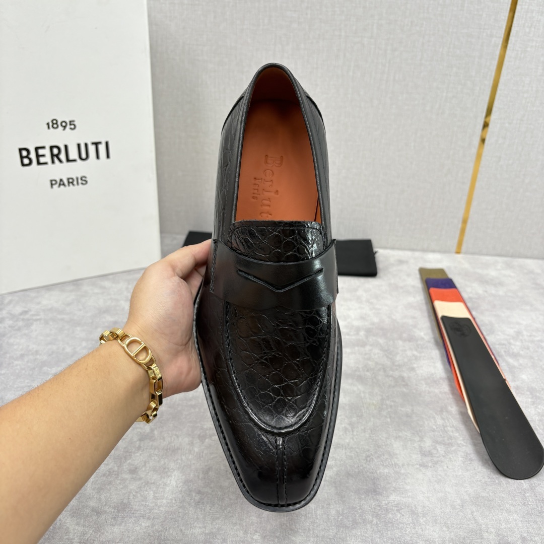 💋💍BERLUT* 布鲁提 新品男士乐福鞋皮鞋 这款 Berlut*乐福鞋采用了经典的一脚蹬款式,简约流