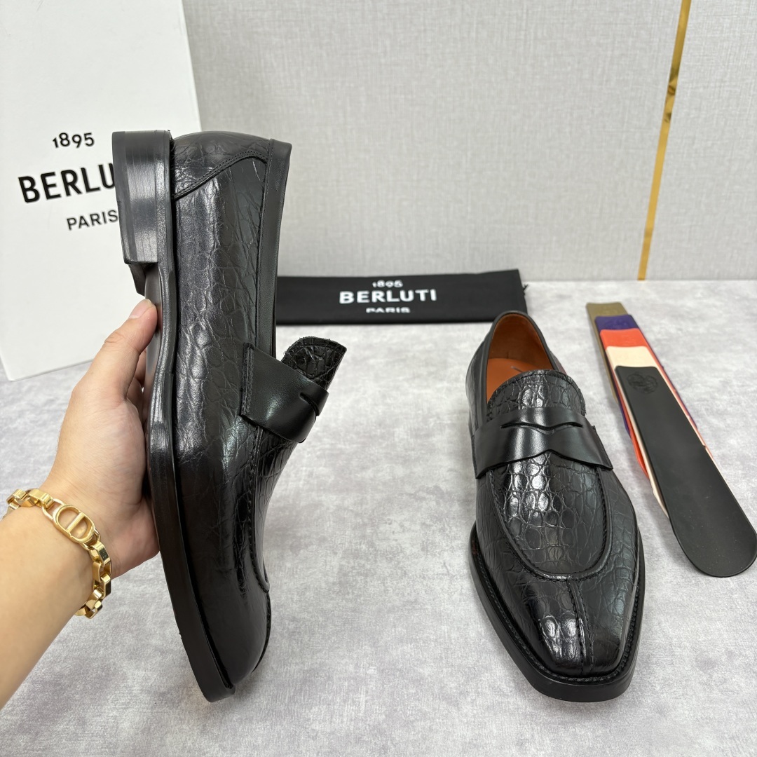 💋💍BERLUT* 布鲁提 新品男士乐福鞋皮鞋 这款 Berlut*乐福鞋采用了经典的一脚蹬款式,简约流