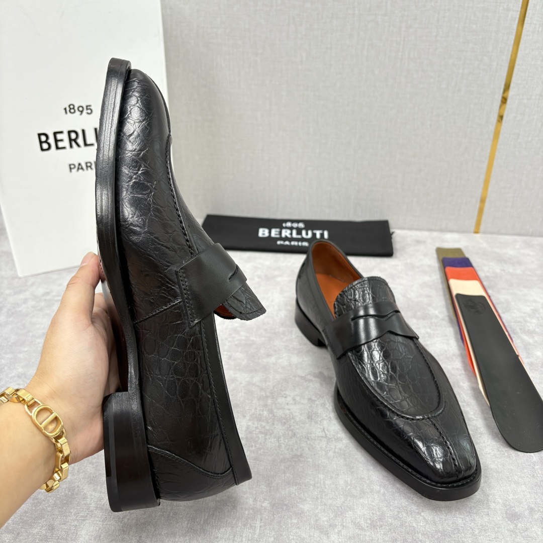 💋💍BERLUT* 布鲁提 新品男士乐福鞋皮鞋 这款 Berlut*乐福鞋采用了经典的一脚蹬款式,简约流