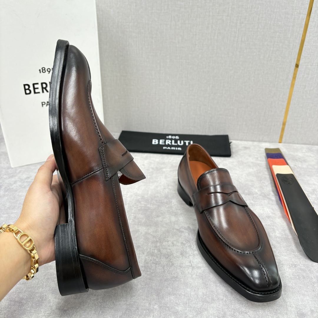 💋💍BERLUT* 布鲁提 新品男士乐福鞋皮鞋 这款 Berlut*乐福鞋采用了经典的一脚蹬款式,简约流