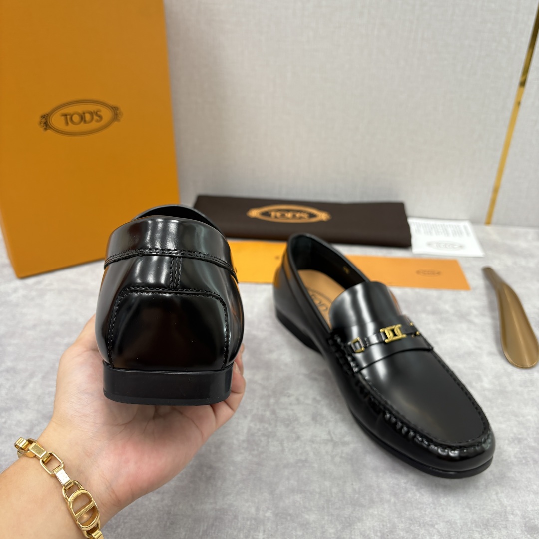 💋💍TOD*S 托德-斯 新品乐福鞋系列 经典与质感的融合 TOD*S 作为意大利奢华皮具与鞋履品牌，其