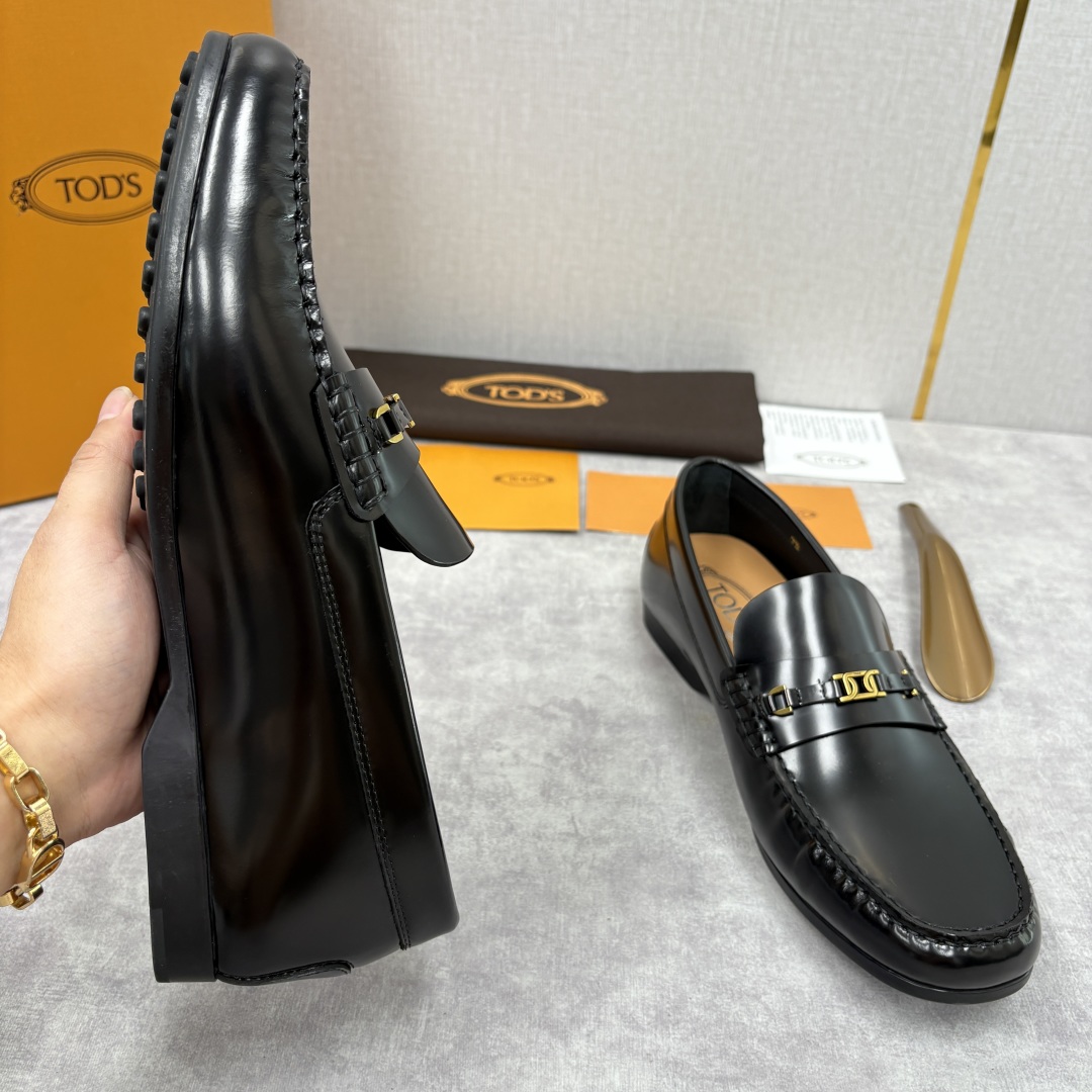 💋💍TOD*S 托德-斯 新品乐福鞋系列 经典与质感的融合 TOD*S 作为意大利奢华皮具与鞋履品牌，其