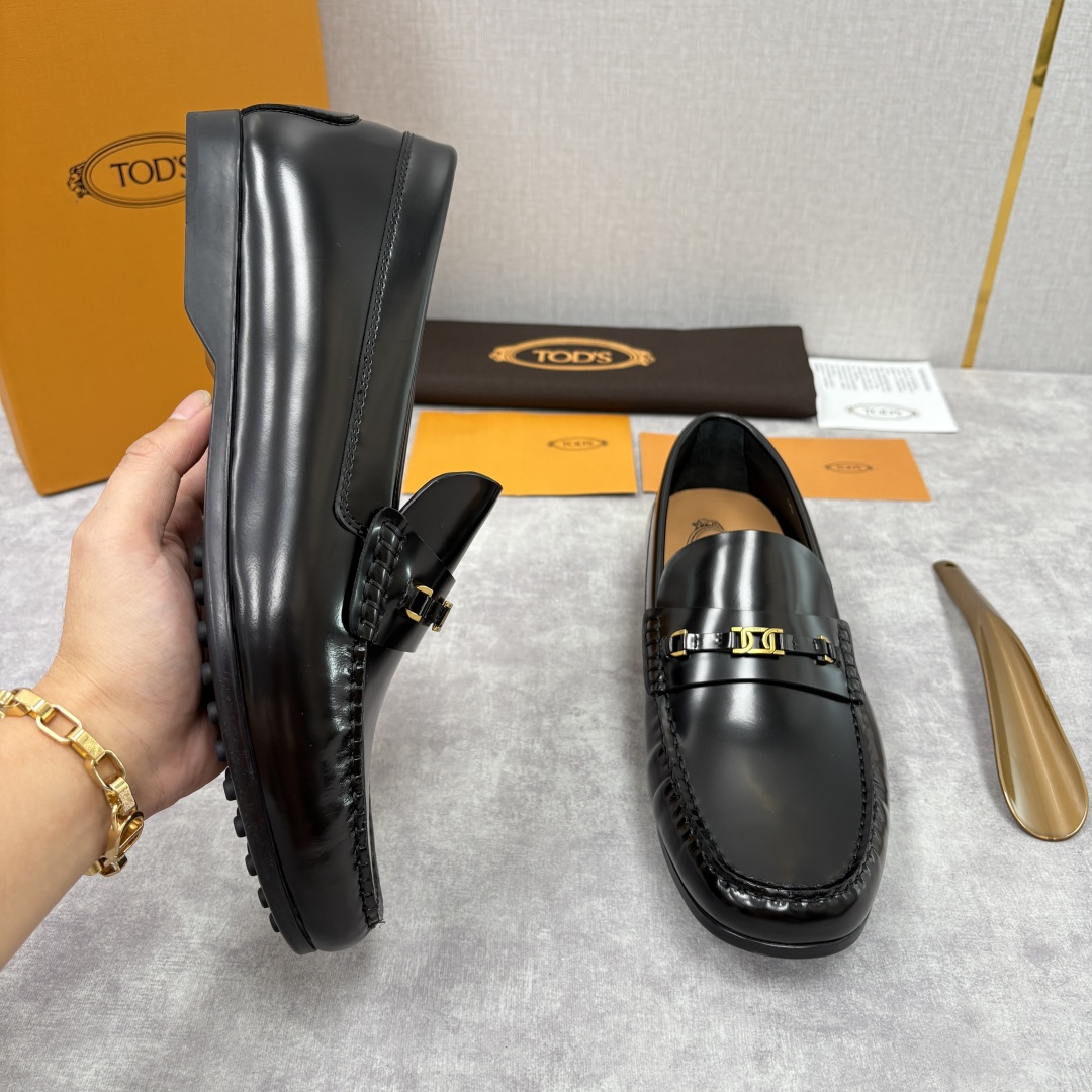 💋💍TOD*S 托德-斯 新品乐福鞋系列 经典与质感的融合 TOD*S 作为意大利奢华皮具与鞋履品牌，其