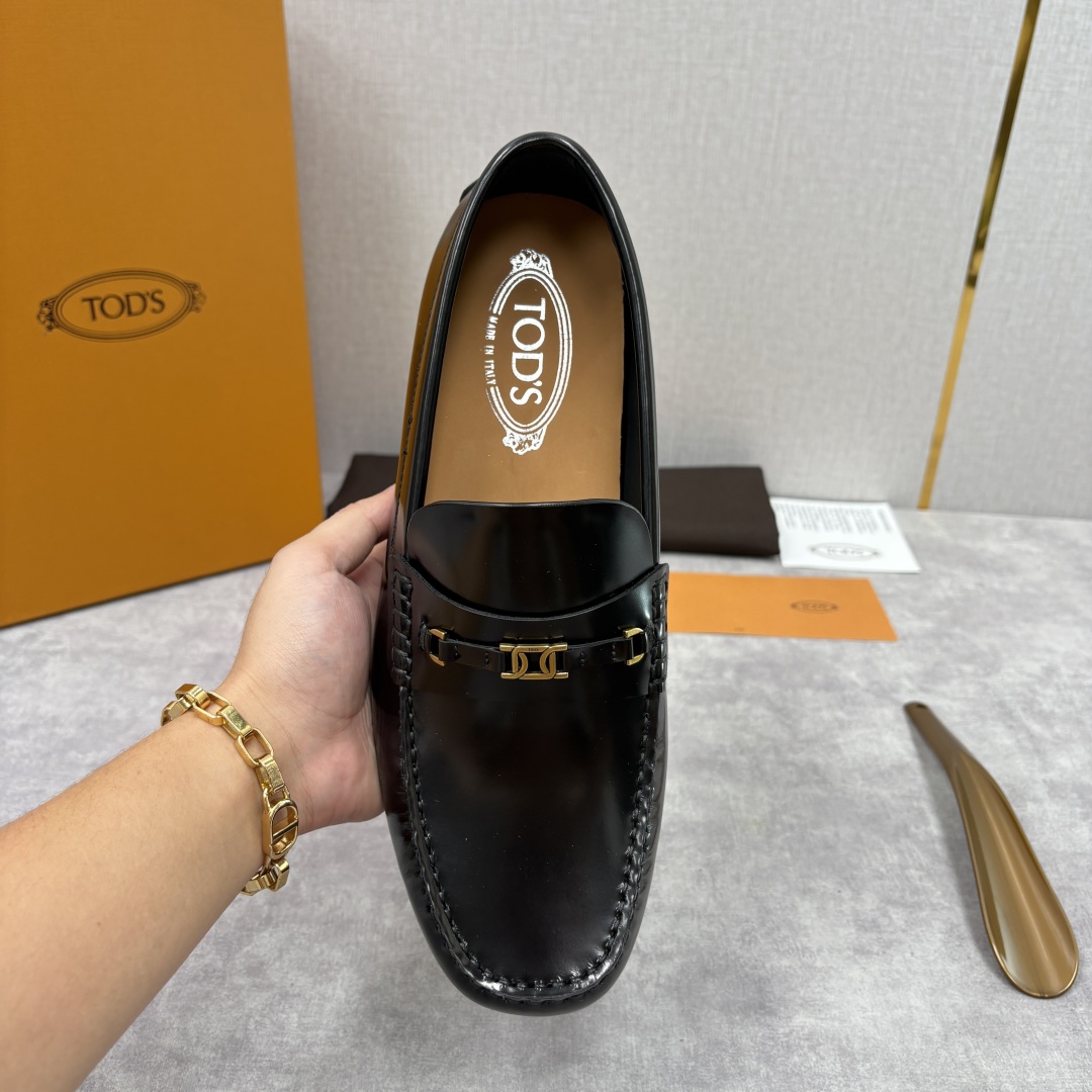 💋💍TOD*S 托德-斯 新品乐福鞋系列 经典与质感的融合 TOD*S 作为意大利奢华皮具与鞋履品牌，其
