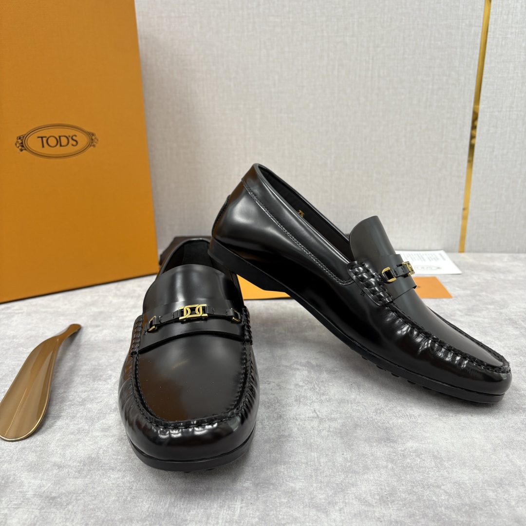 💋💍TOD*S 托德-斯 新品乐福鞋系列 经典与质感的融合 TOD*S 作为意大利奢华皮具与鞋履品牌，其