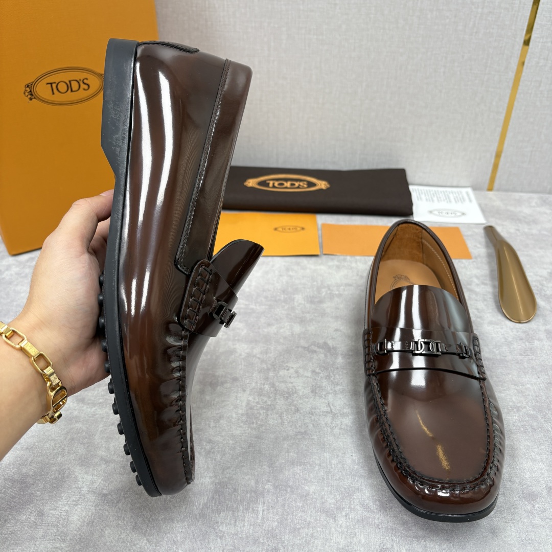 💋💍TOD*S 托德-斯 新品乐福鞋系列 经典与质感的融合 TOD*S 作为意大利奢华皮具与鞋履品牌，其