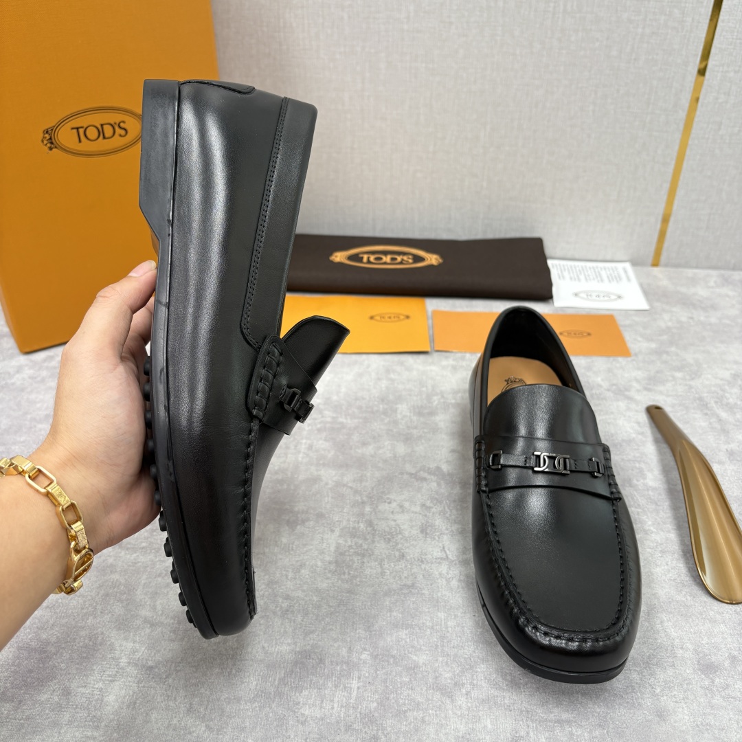 💋💍TOD*S 托德-斯 新品乐福鞋系列 经典与质感的融合 TOD*S 作为意大利奢华皮具与鞋履品牌，其