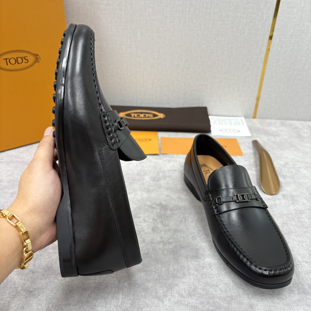 💋💍TOD*S 托德-斯 新品乐福鞋系列 经典与质感的融合 TOD*S 作为意大利奢华皮具与鞋履品牌，其