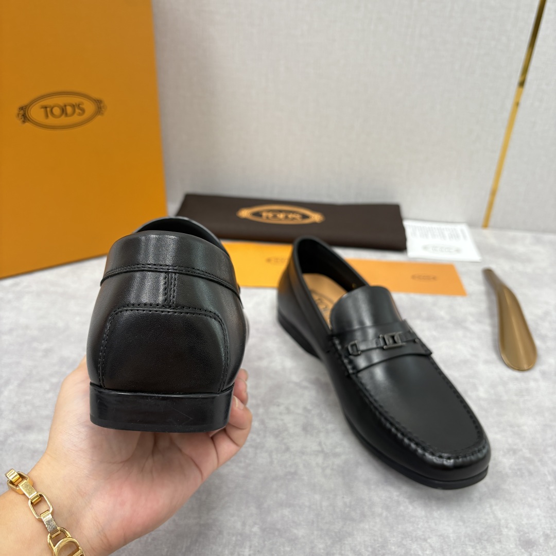 💋💍TOD*S 托德-斯 新品乐福鞋系列 经典与质感的融合 TOD*S 作为意大利奢华皮具与鞋履品牌，其