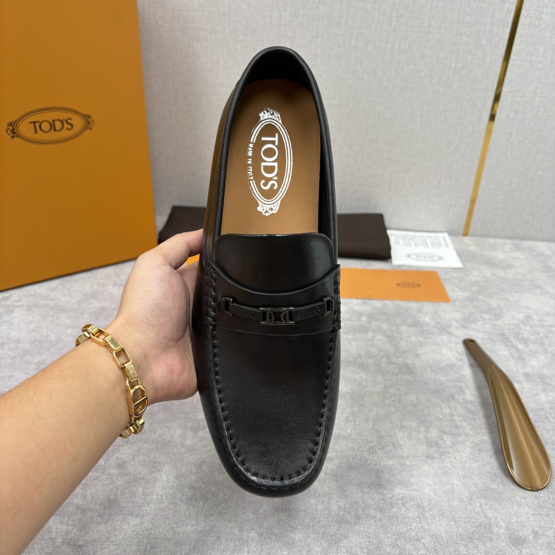 💋💍TOD*S 托德-斯 新品乐福鞋系列 经典与质感的融合 TOD*S 作为意大利奢华皮具与鞋履品牌，其