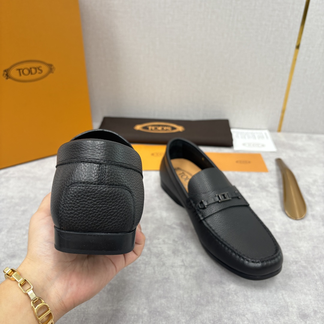 💋💍TOD*S 托德-斯 新品乐福鞋系列 经典与质感的融合 TOD*S 作为意大利奢华皮具与鞋履品牌，其