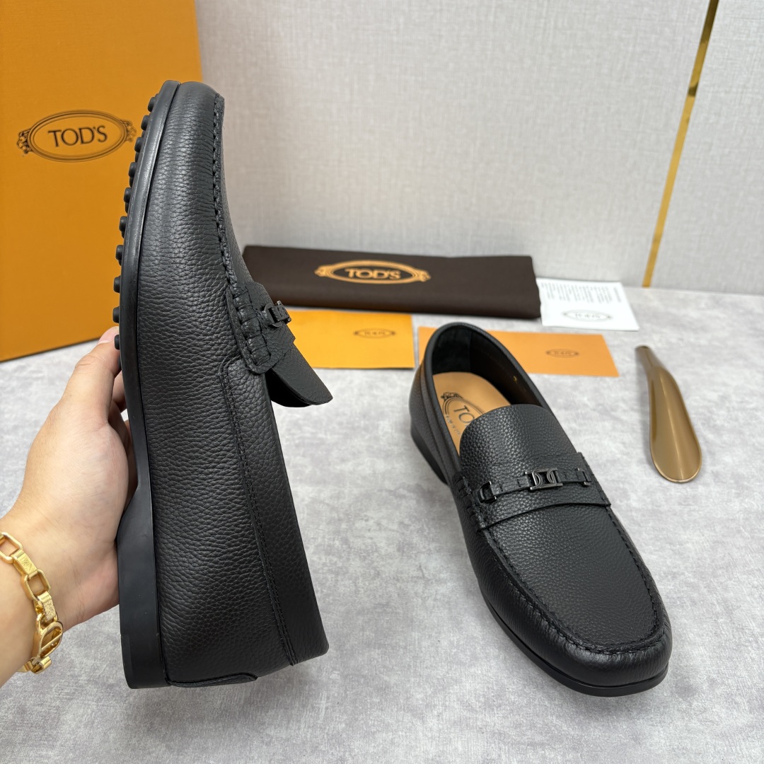 💋💍TOD*S 托德-斯 新品乐福鞋系列 经典与质感的融合 TOD*S 作为意大利奢华皮具与鞋履品牌，其