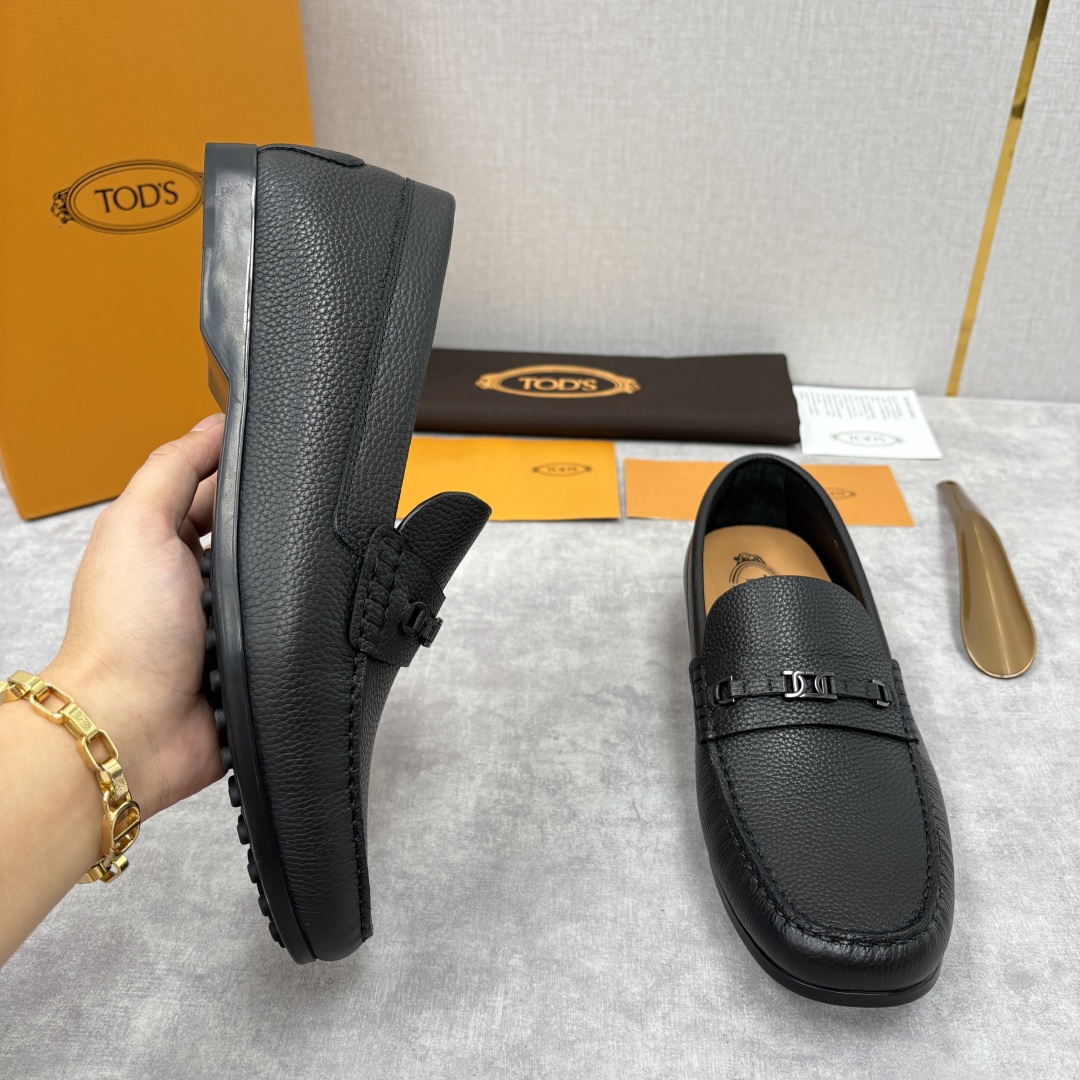 💋💍TOD*S 托德-斯 新品乐福鞋系列 经典与质感的融合 TOD*S 作为意大利奢华皮具与鞋履品牌，其