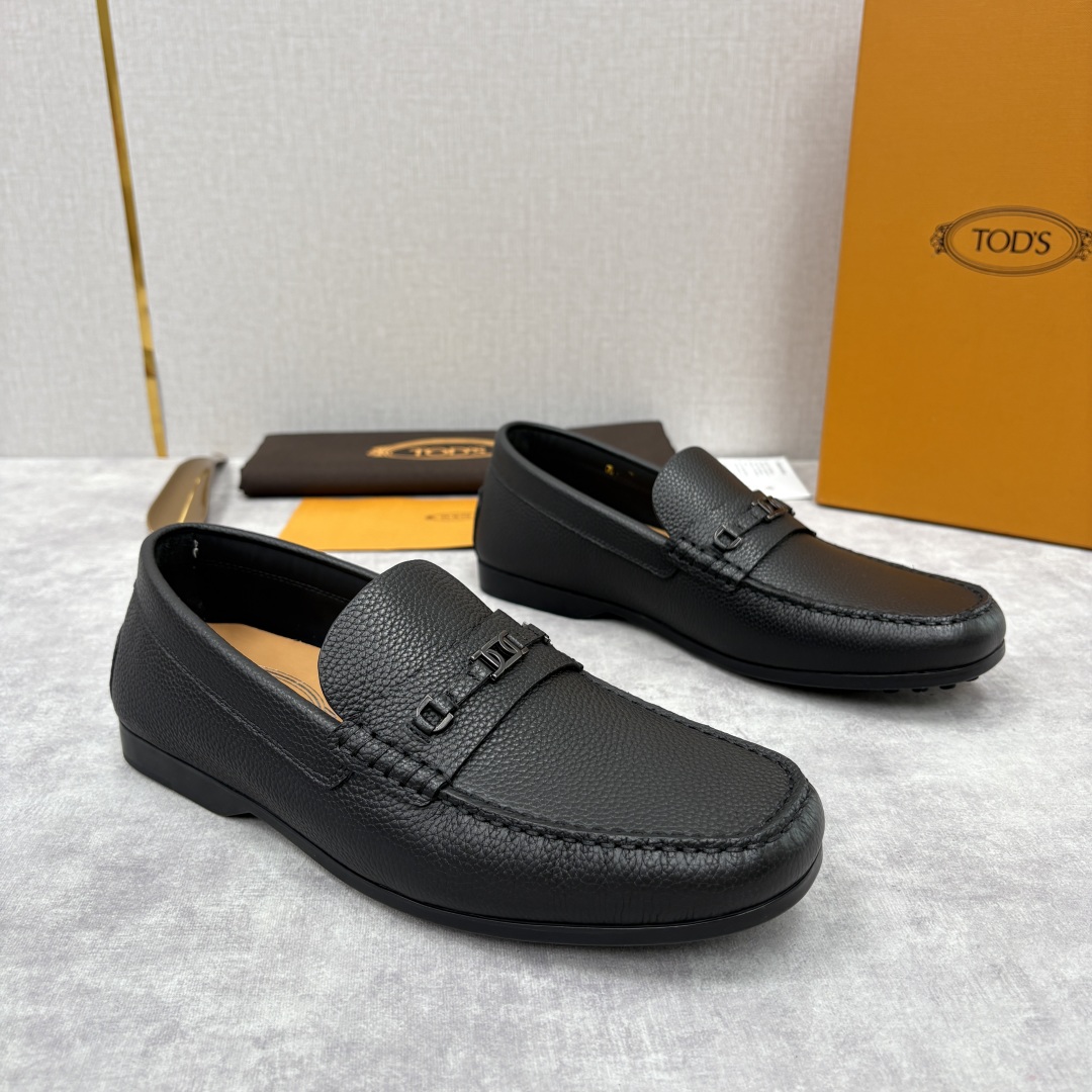 💋💍TOD*S 托德-斯 新品乐福鞋系列 经典与质感的融合 TOD*S 作为意大利奢华皮具与鞋履品牌，其