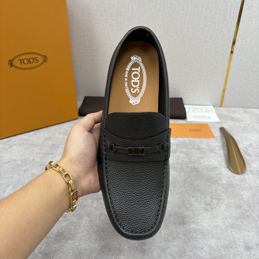 💋💍TOD*S 托德-斯 新品乐福鞋系列 经典与质感的融合 TOD*S 作为意大利奢华皮具与鞋履品牌，其