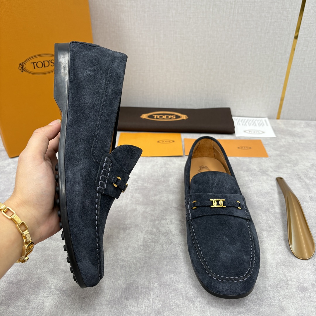💋💍TOD*S 托德-斯 新品乐福鞋系列 经典与质感的融合 TOD*S 作为意大利奢华皮具与鞋履品牌，其