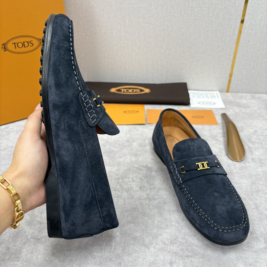 💋💍TOD*S 托德-斯 新品乐福鞋系列 经典与质感的融合 TOD*S 作为意大利奢华皮具与鞋履品牌，其