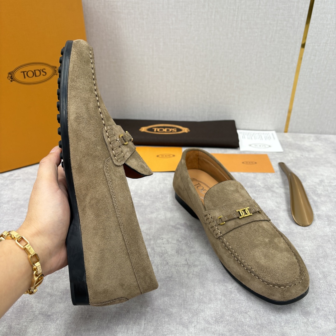 💋💍TOD*S 托德-斯 新品乐福鞋系列 经典与质感的融合 TOD*S 作为意大利奢华皮具与鞋履品牌，其