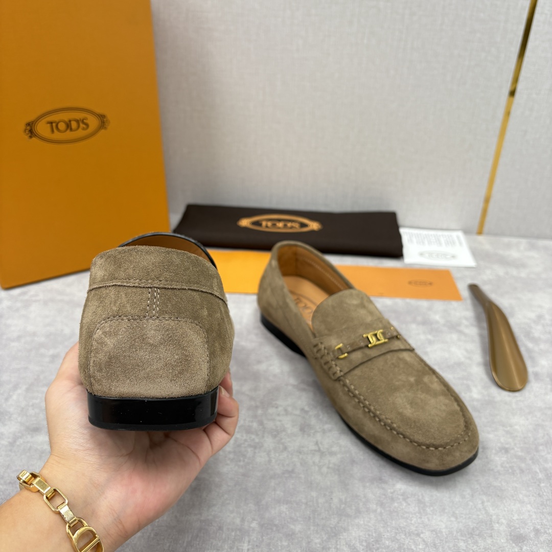 💋💍TOD*S 托德-斯 新品乐福鞋系列 经典与质感的融合 TOD*S 作为意大利奢华皮具与鞋履品牌，其