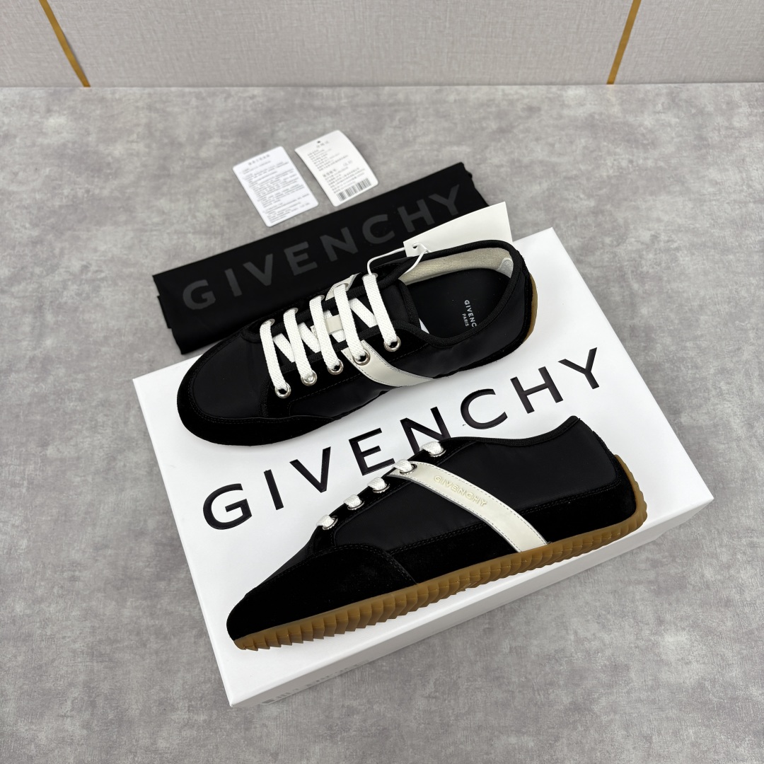 💋💍GIV家新品 纪梵-希 GIVENCH* Slim系列低帮拼色运动鞋 官方 5,990 这款休闲鞋，