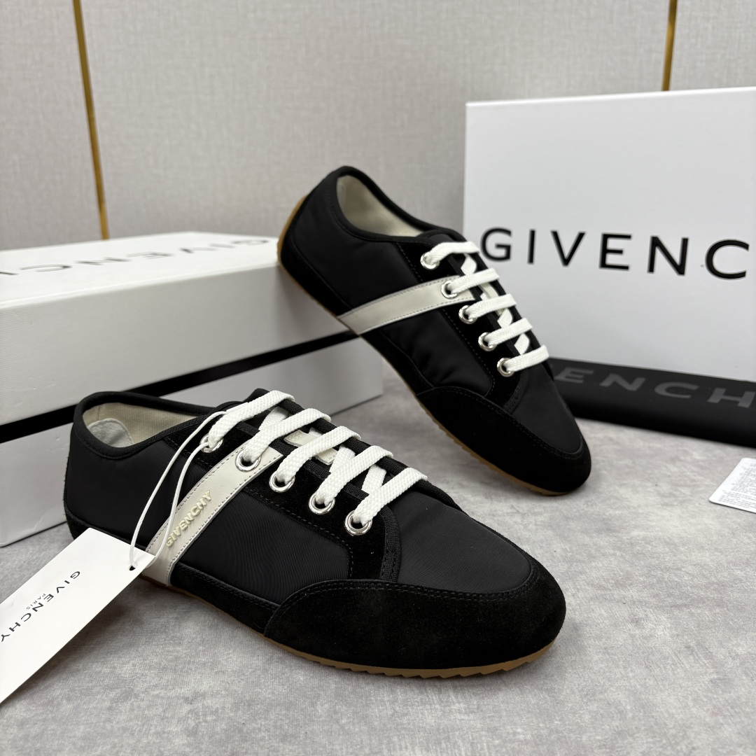 💋💍GIV家新品 纪梵-希 GIVENCH* Slim系列低帮拼色运动鞋 官方 5,990 这款休闲鞋，