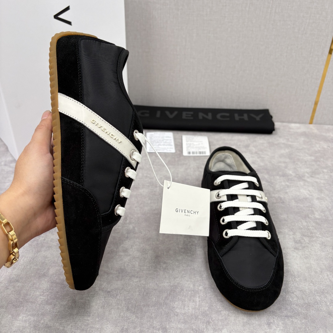 💋💍GIV家新品 纪梵-希 GIVENCH* Slim系列低帮拼色运动鞋 官方 5,990 这款休闲鞋，