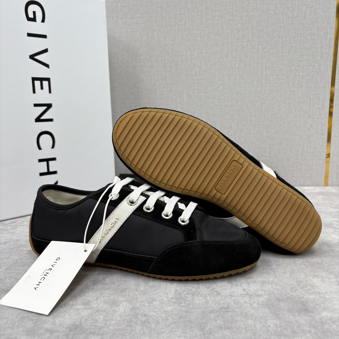 💋💍GIV家新品 纪梵-希 GIVENCH* Slim系列低帮拼色运动鞋 官方 5,990 这款休闲鞋，