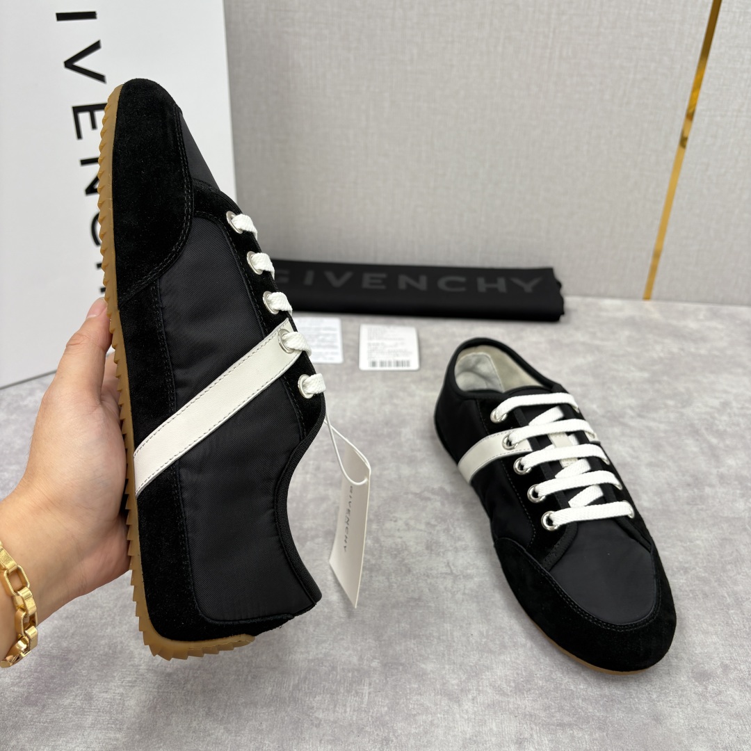 💋💍GIV家新品 纪梵-希 GIVENCH* Slim系列低帮拼色运动鞋 官方 5,990 这款休闲鞋，