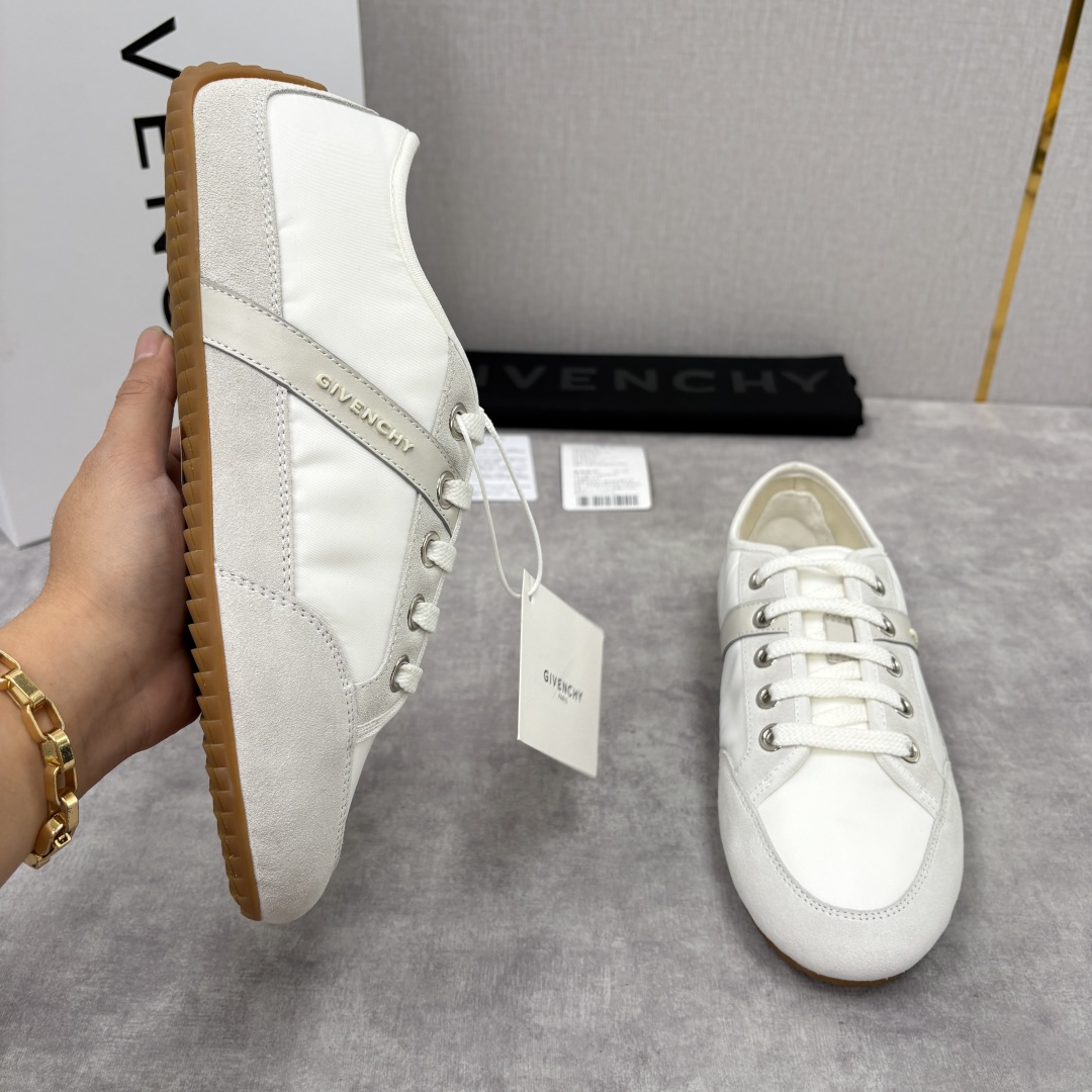 💋💍GIV家新品 纪梵-希 GIVENCH* Slim系列低帮拼色运动鞋 官方 5,990 这款休闲鞋，