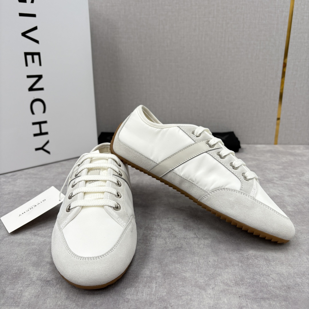 💋💍GIV家新品 纪梵-希 GIVENCH* Slim系列低帮拼色运动鞋 官方 5,990 这款休闲鞋，