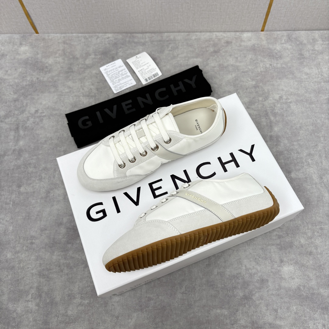 💋💍GIV家新品 纪梵-希 GIVENCH* Slim系列低帮拼色运动鞋 官方 5,990 这款休闲鞋，