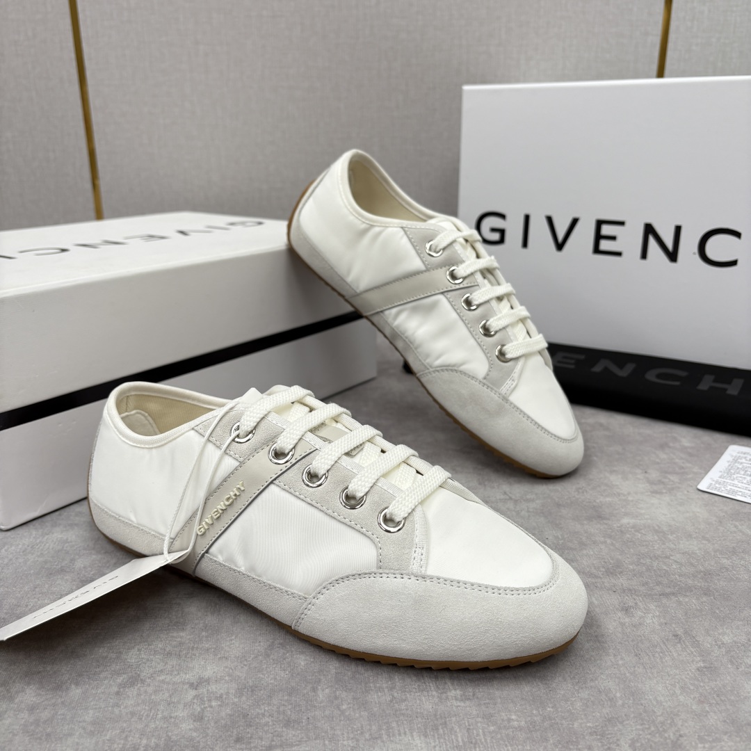 💋💍GIV家新品 纪梵-希 GIVENCH* Slim系列低帮拼色运动鞋 官方 5,990 这款休闲鞋，