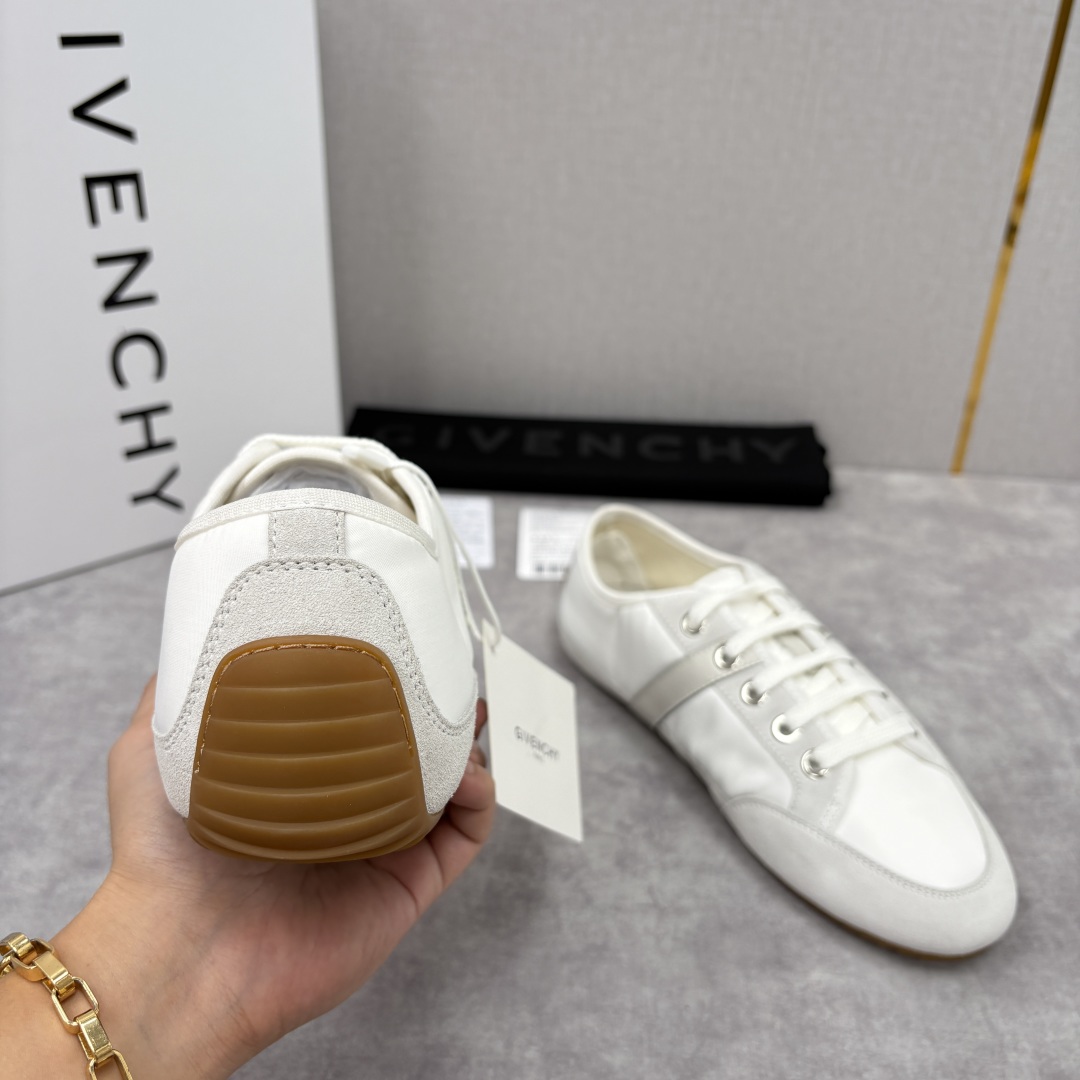 💋💍GIV家新品 纪梵-希 GIVENCH* Slim系列低帮拼色运动鞋 官方 5,990 这款休闲鞋，
