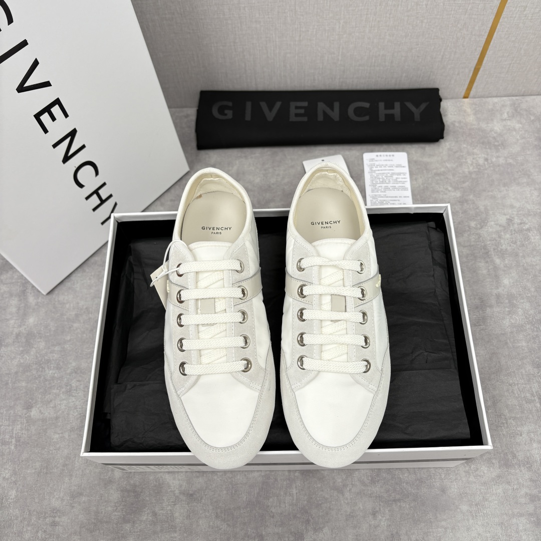 💋💍GIV家新品 纪梵-希 GIVENCH* Slim系列低帮拼色运动鞋 官方 5,990 这款休闲鞋，