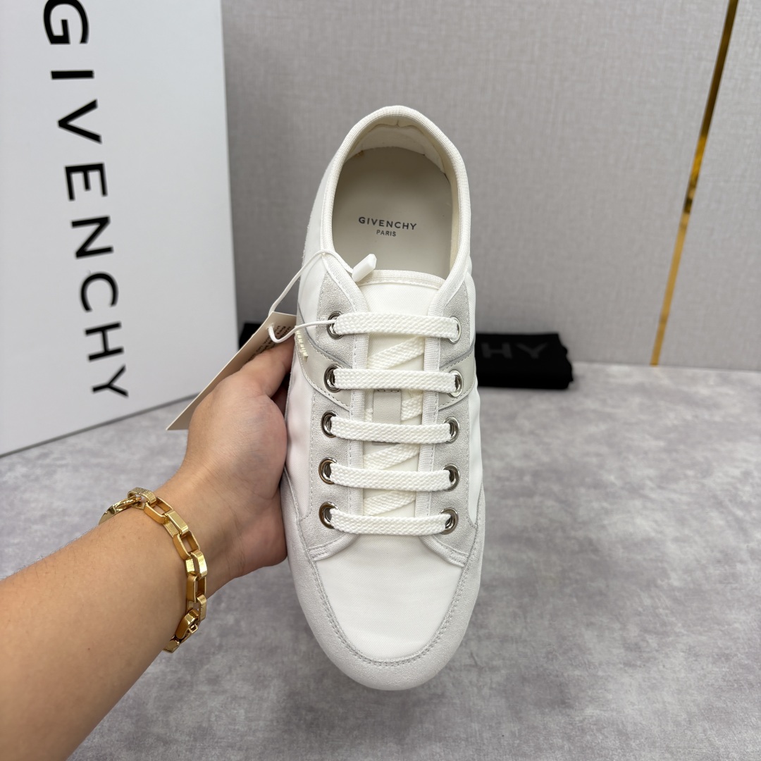 💋💍GIV家新品 纪梵-希 GIVENCH* Slim系列低帮拼色运动鞋 官方 5,990 这款休闲鞋，