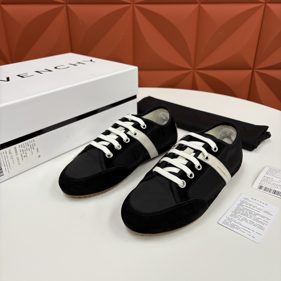 💋💍GIV家新品 纪梵-希 GIVENCH* Slim系列低帮拼色运动鞋 官方 5,990 这款休闲鞋，
