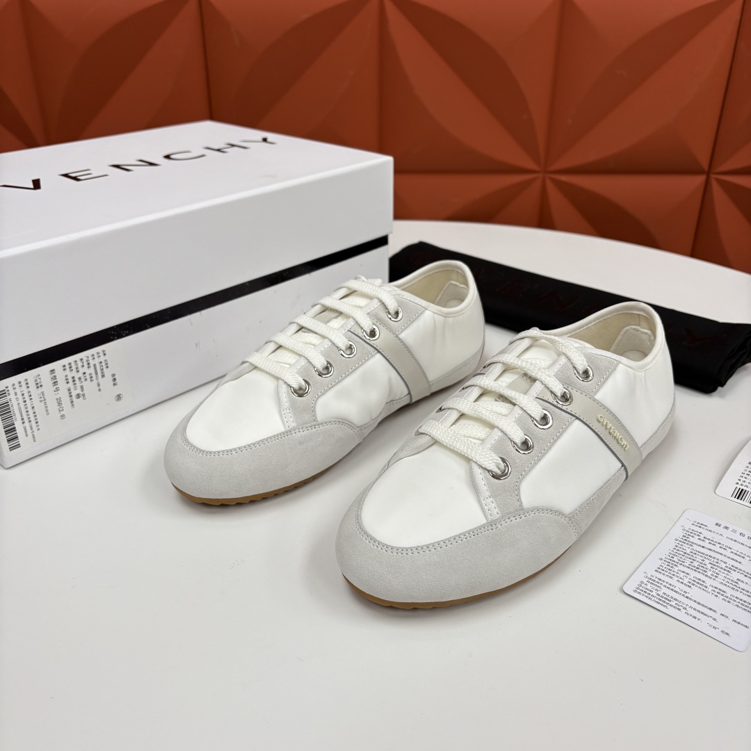 💋💍GIV家新品 纪梵-希 GIVENCH* Slim系列低帮拼色运动鞋 官方 5,990 这款休闲鞋，