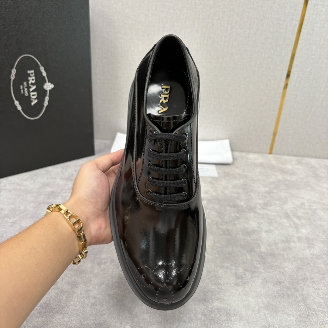 💋💍P家新品 PRAD*/普拉-达 新款休闲正装气垫皮革运动鞋 这款气垫运动板鞋采用进口开边珠/柔软腊面
