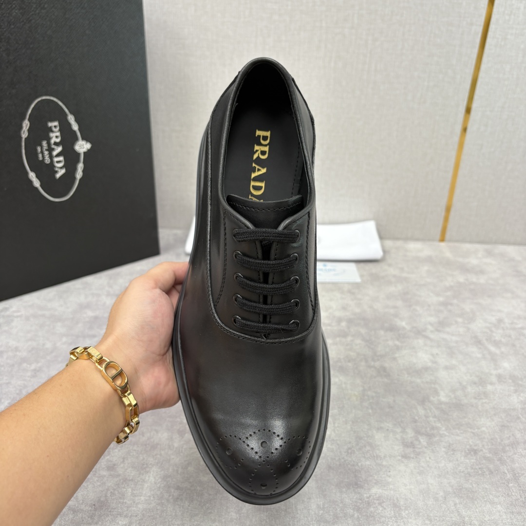💋💍P家新品 PRAD*/普拉-达 新款休闲正装气垫皮革运动鞋 这款气垫运动板鞋采用进口开边珠/柔软腊面