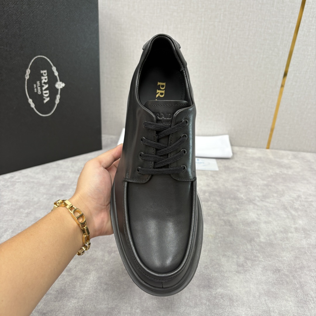 💋💍P家新品 PRAD*/普拉-达 新款休闲正装气垫皮革运动鞋 这款气垫运动板鞋采用进口开边珠/柔软腊面