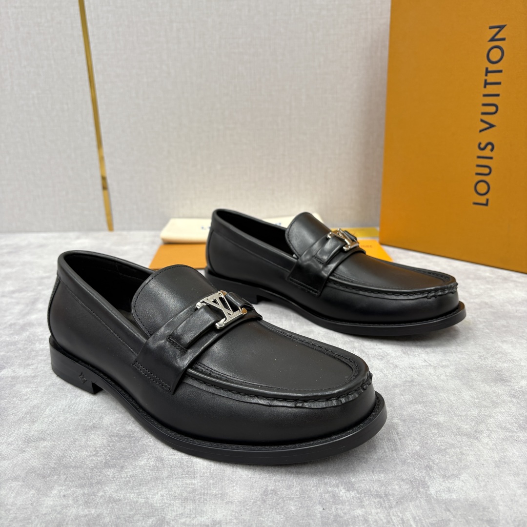 💋💍L家新品 LOUI* 乐福鞋皮鞋 官方 9,350 本款Major乐福鞋皮鞋 多样的材质与配色，是其