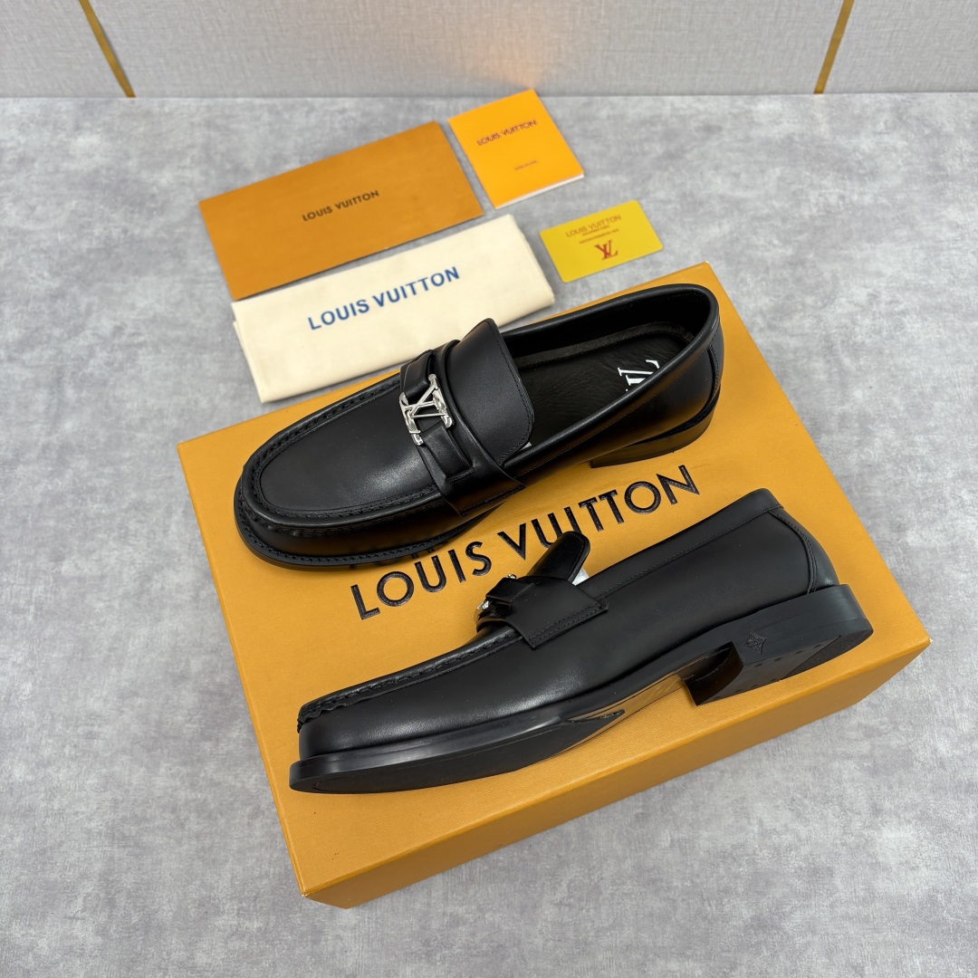 💋💍L家新品 LOUI* 乐福鞋皮鞋 官方 9,350 本款Major乐福鞋皮鞋 多样的材质与配色，是其