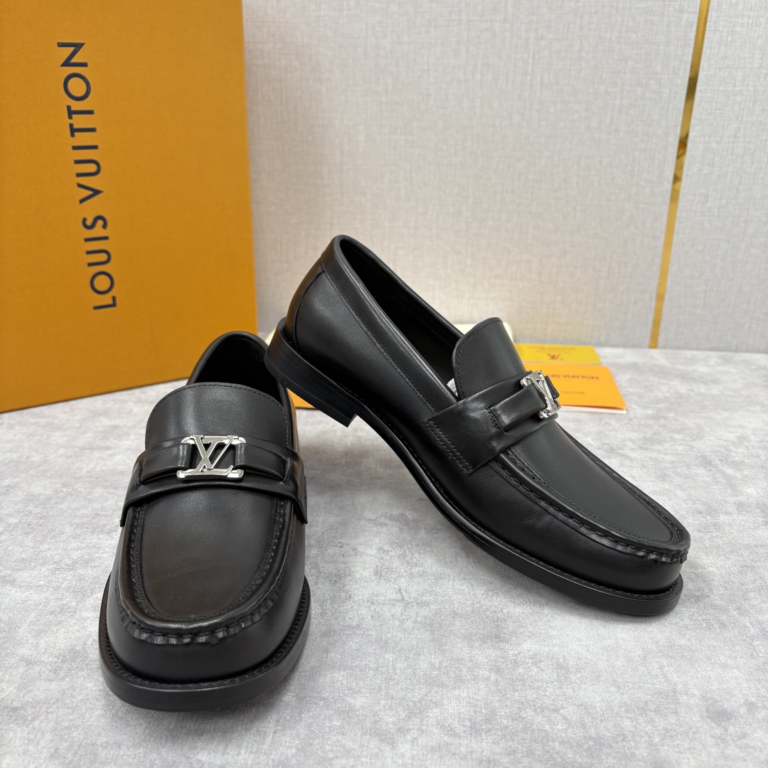 💋💍L家新品 LOUI* 乐福鞋皮鞋 官方 9,350 本款Major乐福鞋皮鞋 多样的材质与配色，是其