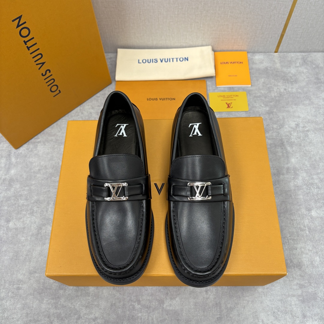 💋💍L家新品 LOUI* 乐福鞋皮鞋 官方 9,350 本款Major乐福鞋皮鞋 多样的材质与配色，是其