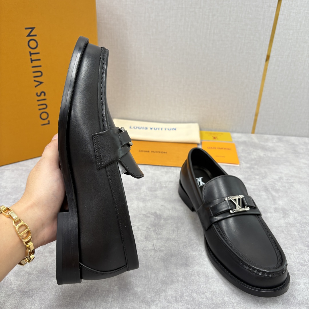 💋💍L家新品 LOUI* 乐福鞋皮鞋 官方 9,350 本款Major乐福鞋皮鞋 多样的材质与配色，是其