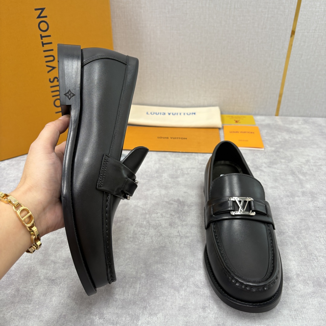 💋💍L家新品 LOUI* 乐福鞋皮鞋 官方 9,350 本款Major乐福鞋皮鞋 多样的材质与配色，是其