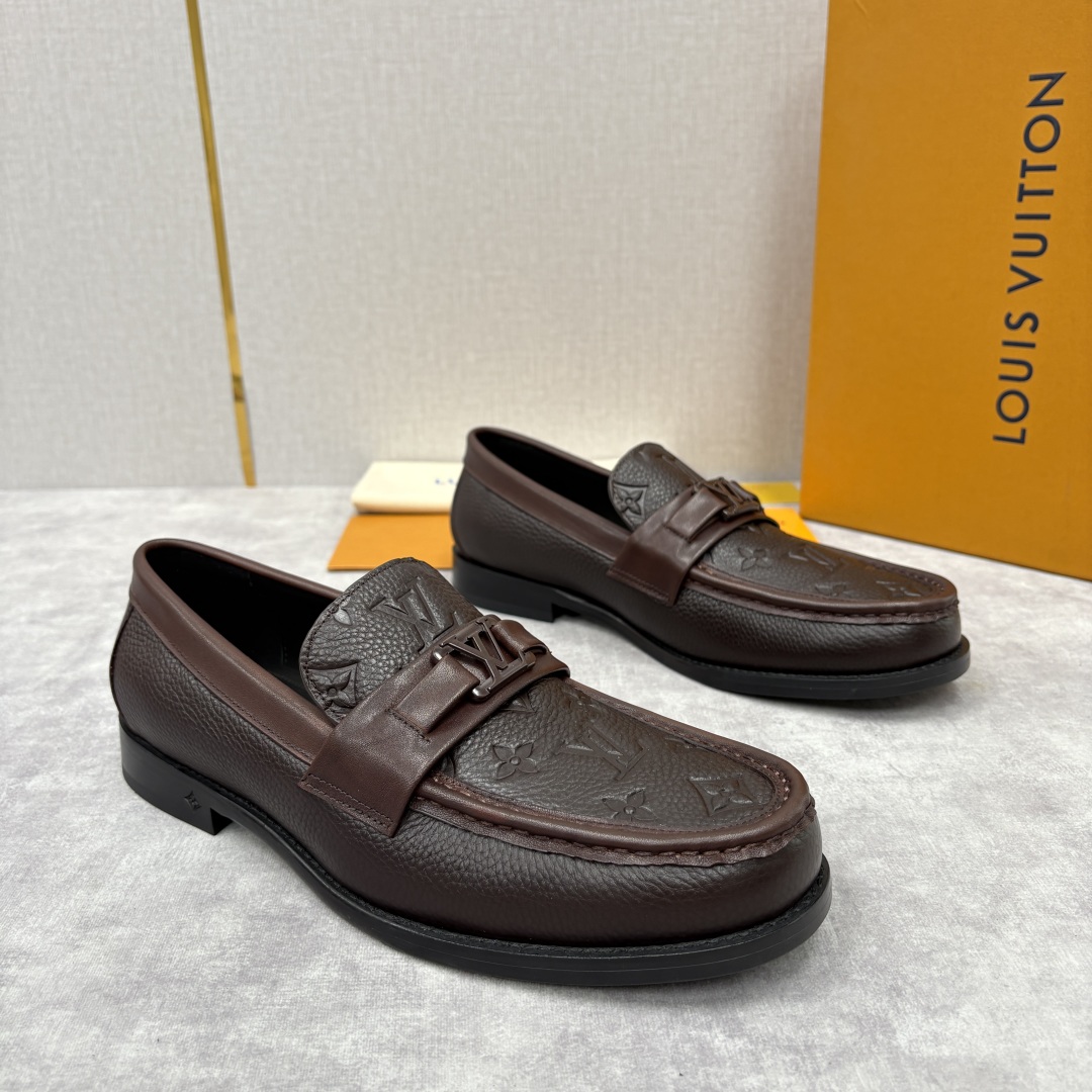 💋💍L家新品 LOUI* 乐福鞋皮鞋 官方 9,350 本款Major乐福鞋皮鞋 多样的材质与配色，是其