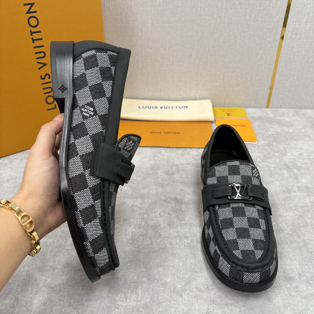 💋💍L家新品 LOUI* 乐福鞋皮鞋 官方 9,350 本款Major乐福鞋皮鞋 多样的材质与配色，是其