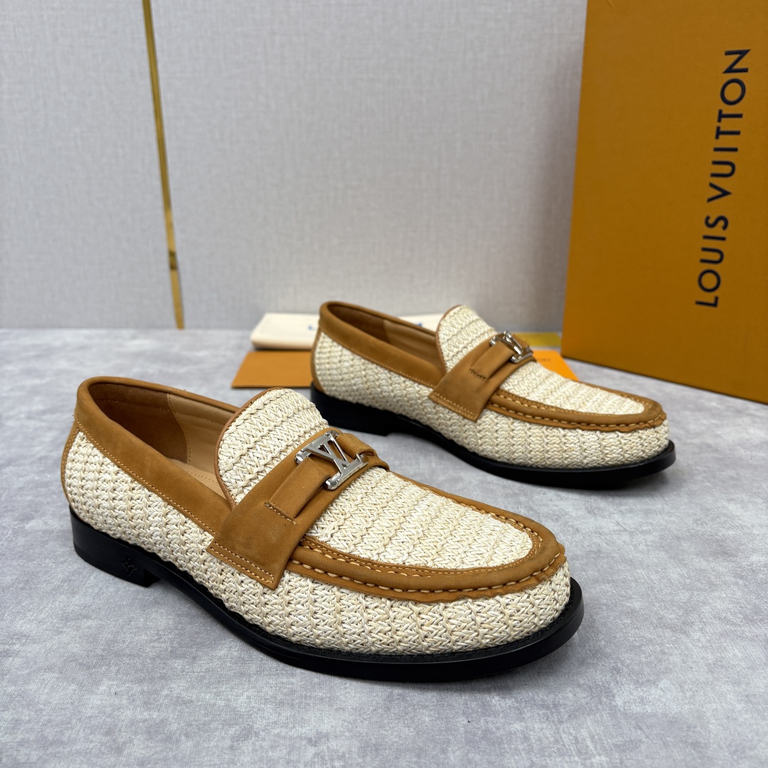 💋💍L家新品 LOUI* 乐福鞋皮鞋 官方 9,350 本款Major乐福鞋皮鞋 多样的材质与配色，是其