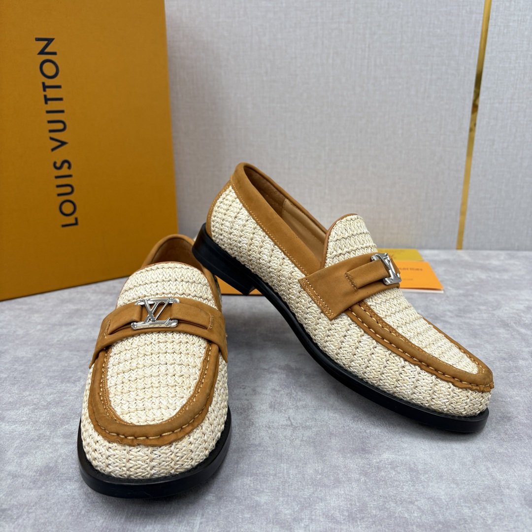 💋💍L家新品 LOUI* 乐福鞋皮鞋 官方 9,350 本款Major乐福鞋皮鞋 多样的材质与配色，是其